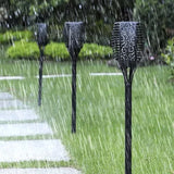 2 Lampes torches solaires LED pour jardin achetées = 2 Lampes torches solaires LED pour jardin offertes