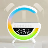 Station multimédia Bluetooth : Chargeur à induction pour smartphone + Horloge numérique + réveil avec écran LCD + mini enceinte avec 13 couleurs d’ambiance - Livraison offerte