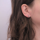 Coffret 7 boucles d'oreilles ornées de 14 cristaux Autrichiens de très haute qualité - Livraison Offerte