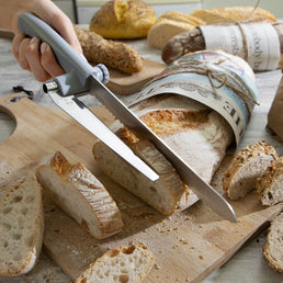 Couteau à pain avec guide de coupe réglable - Livraison Offerte