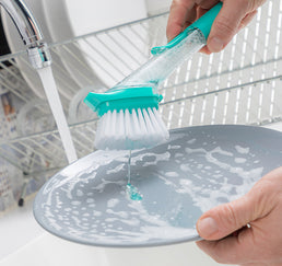 Brosse à récurer avec manche et distributeur de savon intégré - Livraison offerte