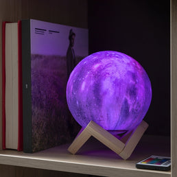 Lampe LED rechargeable galaxie lumineuse avec relief 3D et support en bois - Livraison Offerte